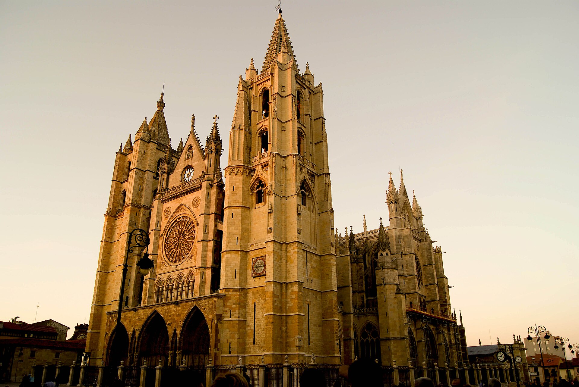 Catedral de León, territorio de Conexión Tierrina